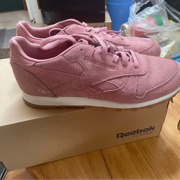 Reebok classic, pink, NWOT, size 9/ 40, great condition - Picture 1 of 5